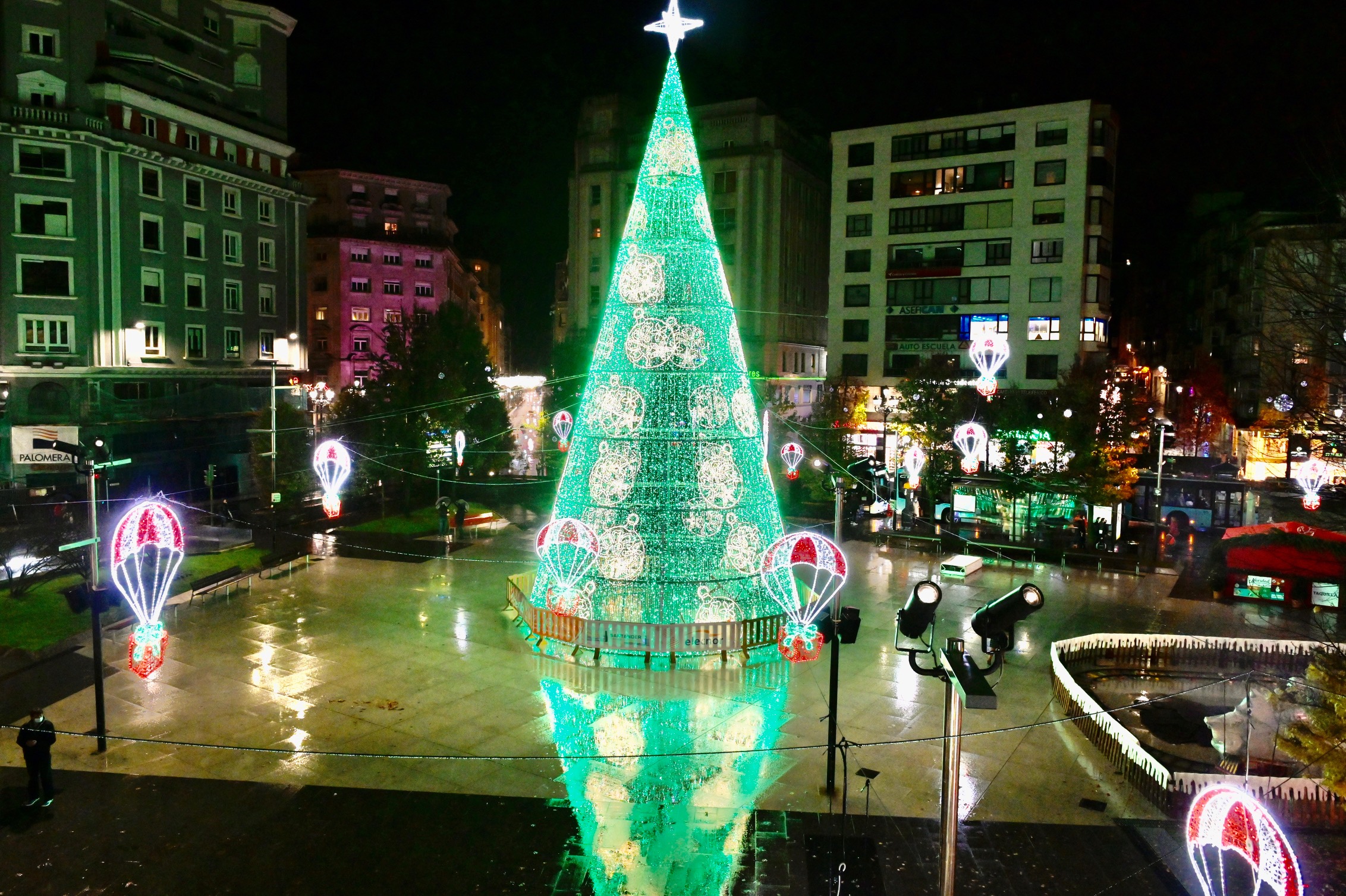 Santander recibe la Navidad con el acto de encendido de luces y la