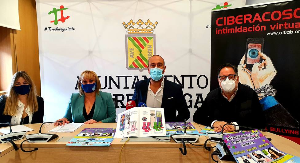 Presentado el proyecto Calcetines Solidarios, su lema ‘calcetines que rompen el silencio contra el acoso’ - Info Cantabria